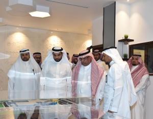 UQU President Checks on Consulting Units at the Consulting Research and Studies Institute 