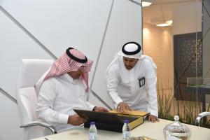 UQU President Checks on Consulting Units at the Consulting Research and Studies Institute 