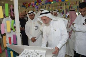 UQU President Launches Scabies Awareness Exhibition