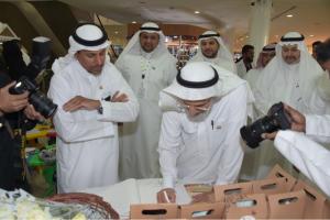 UQU President Launches Scabies Awareness Exhibition