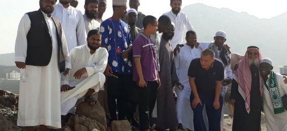 طلاب معهد تعليم اللغة العربية يقومون برحلة استكشافية لمعالم مكة المكرمة