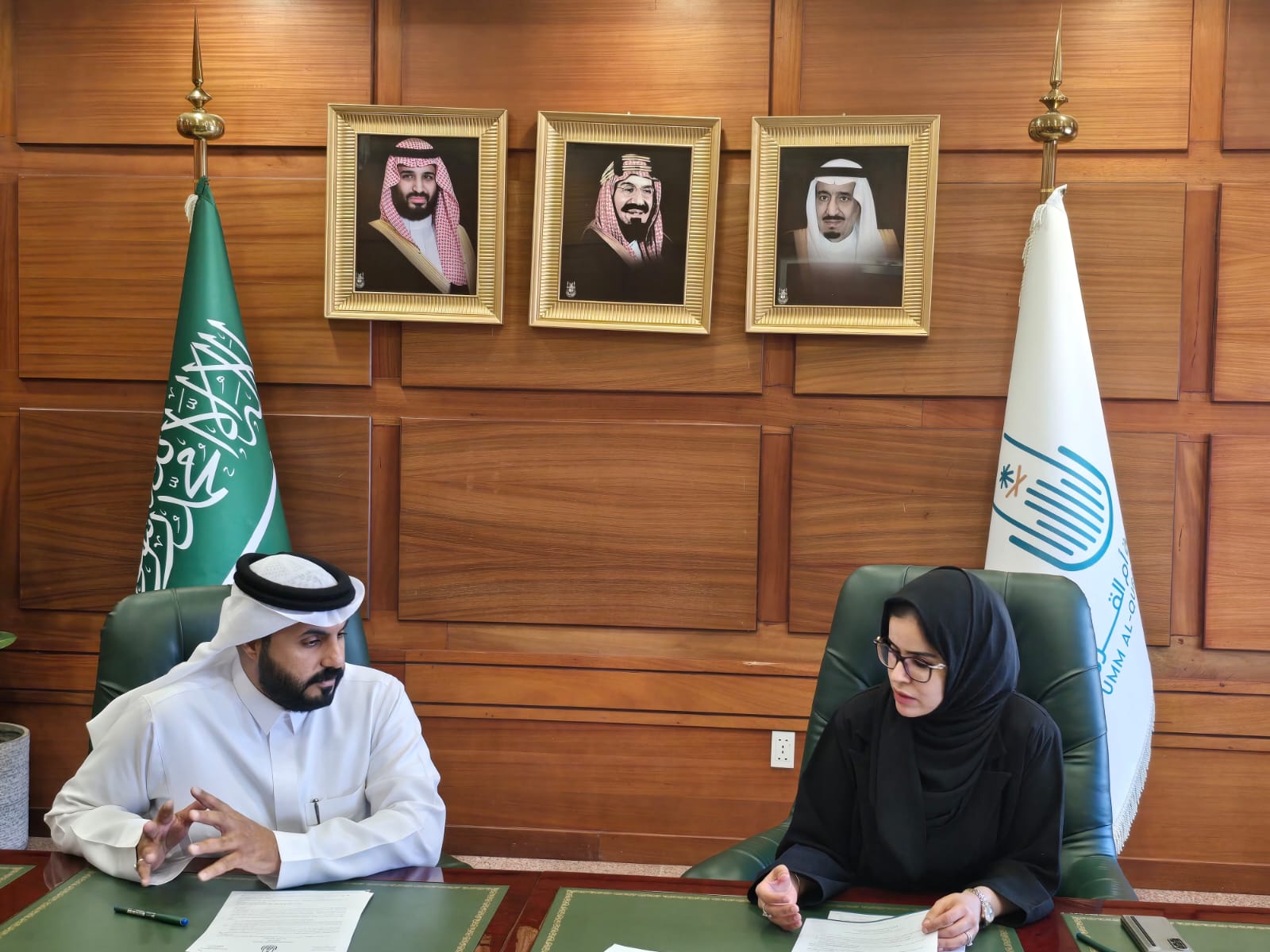 إدارة الاستثمار توقع عقود استثمارية متنوعة للخدمات الطلابية بمقرات الجامعة