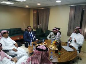 Delegation of the Deanship of Information Technology at the Islamic University Visits Its Counterpart in UQU to Exchange Experience