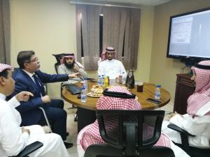 Delegation of the Deanship of Information Technology at the Islamic University Visits Its Counterpart in UQU to Exchange Experience