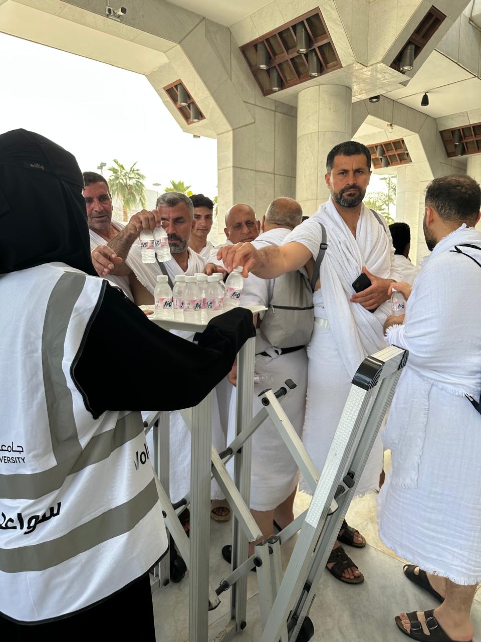 الكلية تُنظم حملة تطوعية بعنوان سقيا ضيوف الرحمن