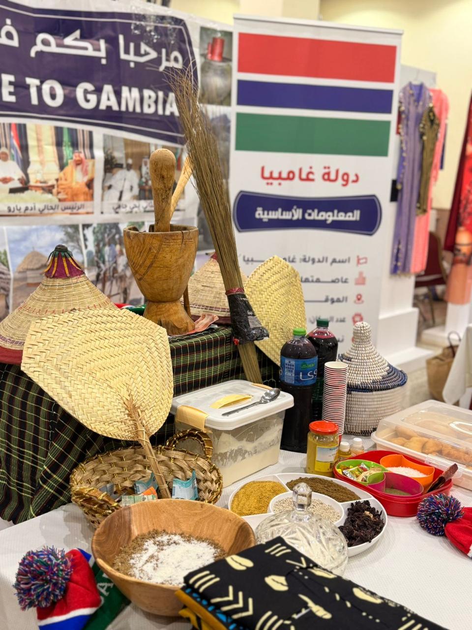 الكلية تُدشن فعالية ثقافة الشعوب بشطر الطالبات