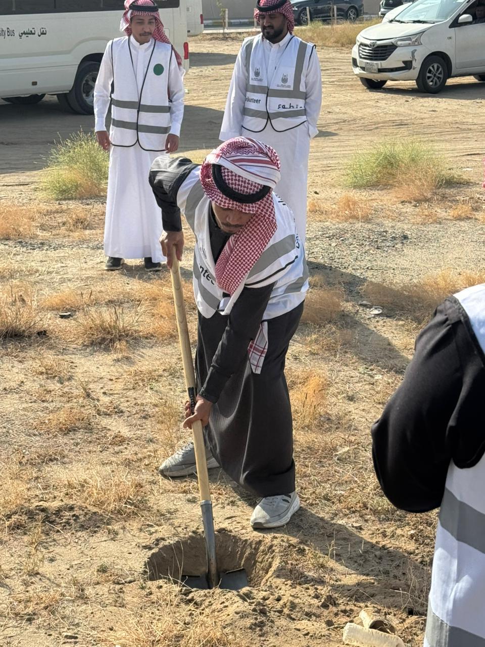 الكلية تُنظم حملة تطوعية بعنوان نغرسها لتبقى خضراء