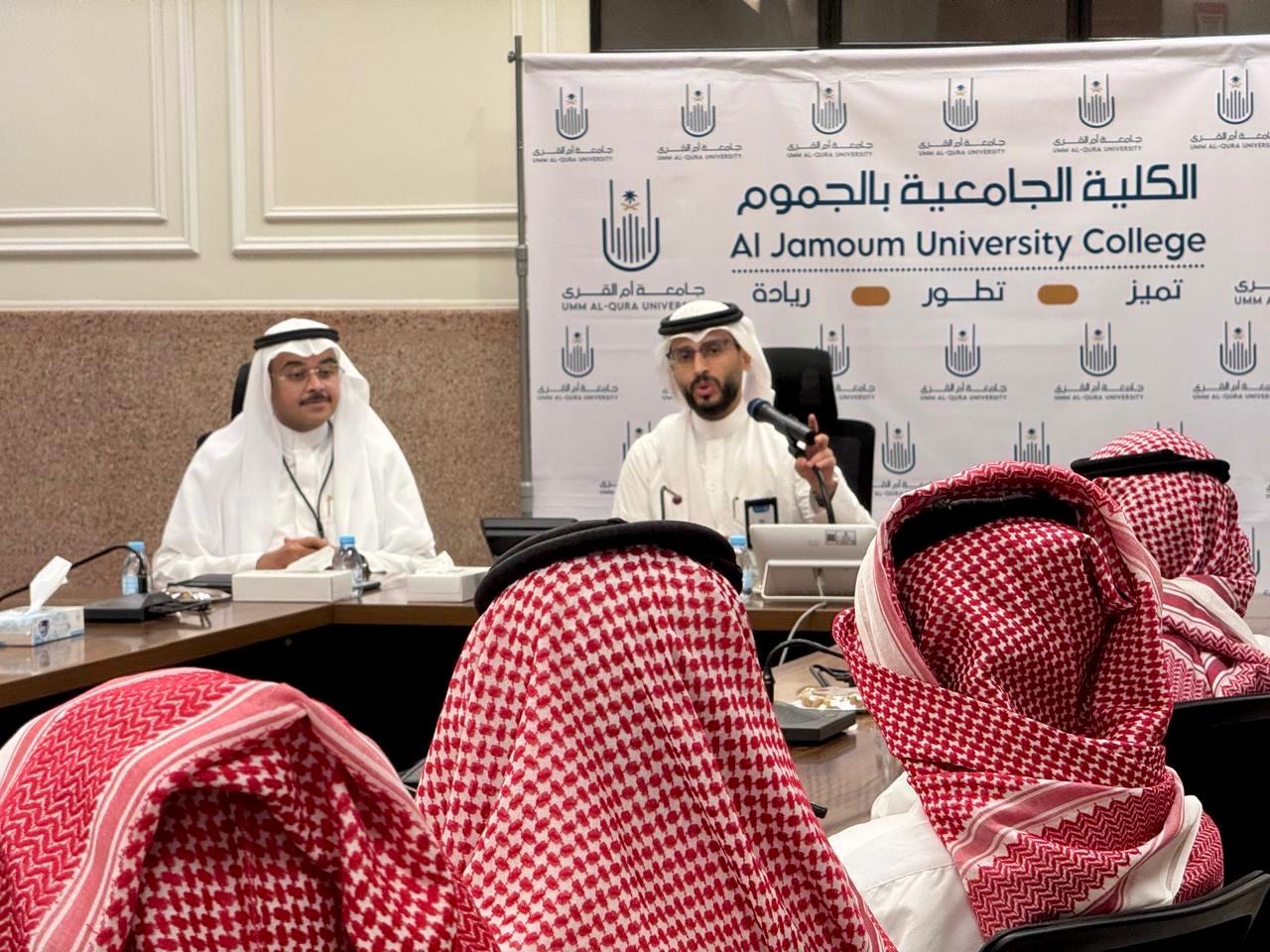 سعادة العميد يقيم لقاء مع طلاب الكليّة وطالباتها