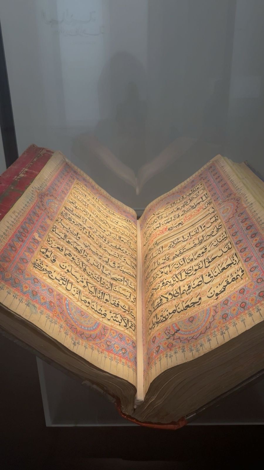 زيارة طالبات الكليّة لمعرض بينالي