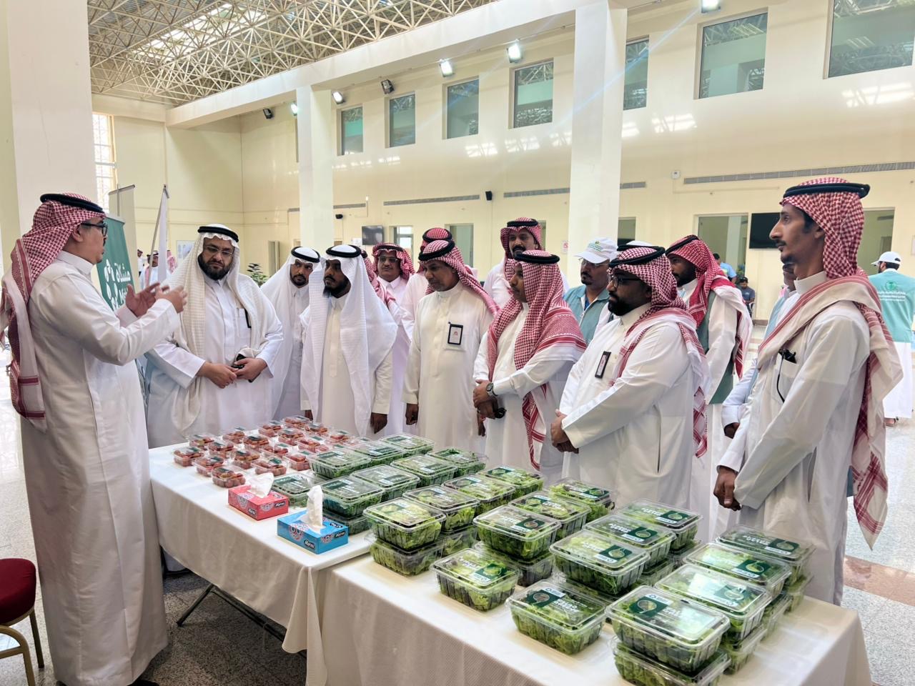 الكليّة تُنظم معرض لعرض المنتجات الزراعية