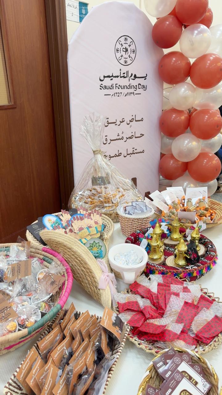 القسم ينظم ركنًا للاحتفاء بيوم التأسيس