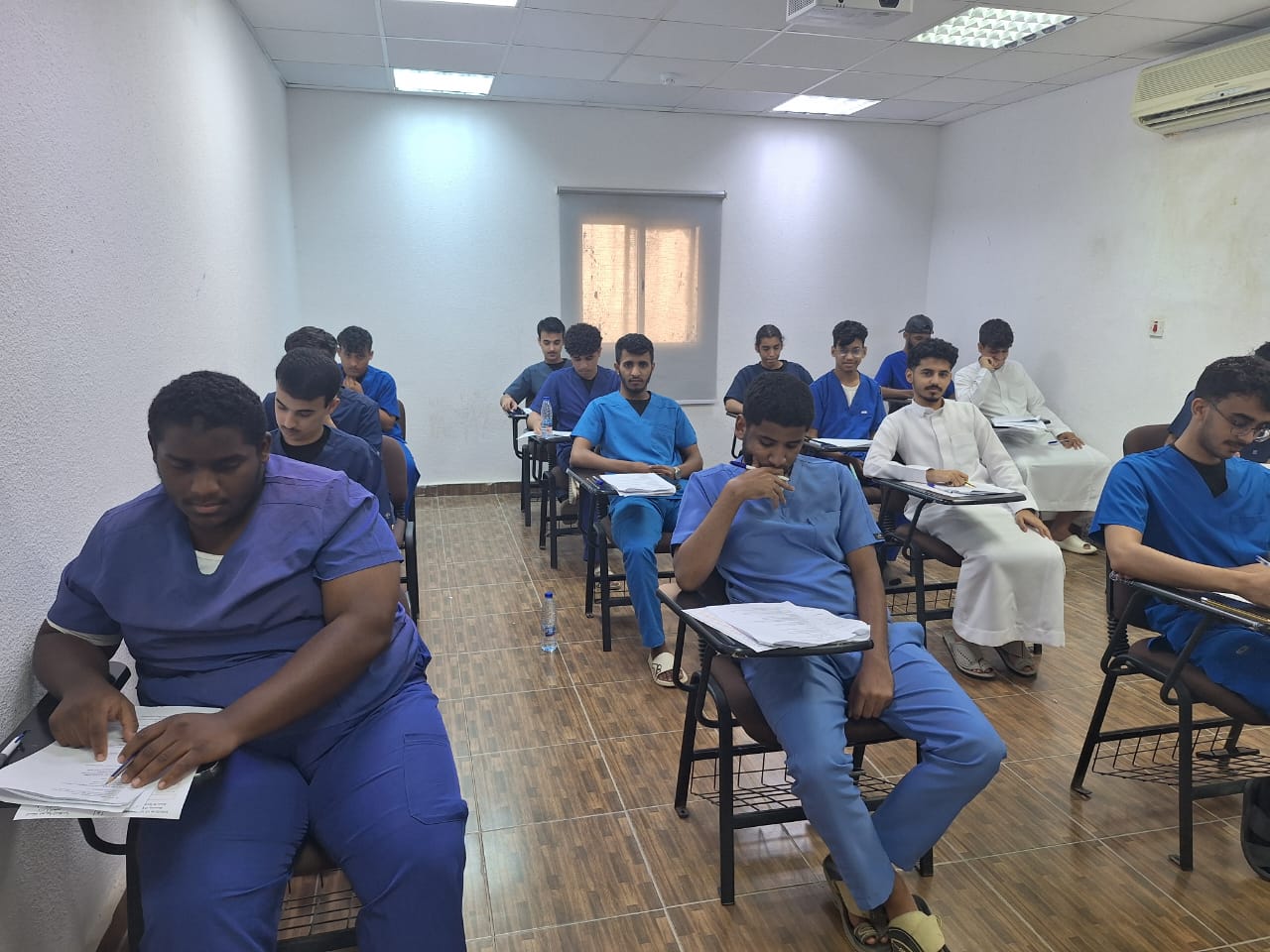 طلبة كلية العلوم الصحية بالليث يؤدون اختبارات الفصل الدراسي الثاني للعام الجامعي 1447هـ
