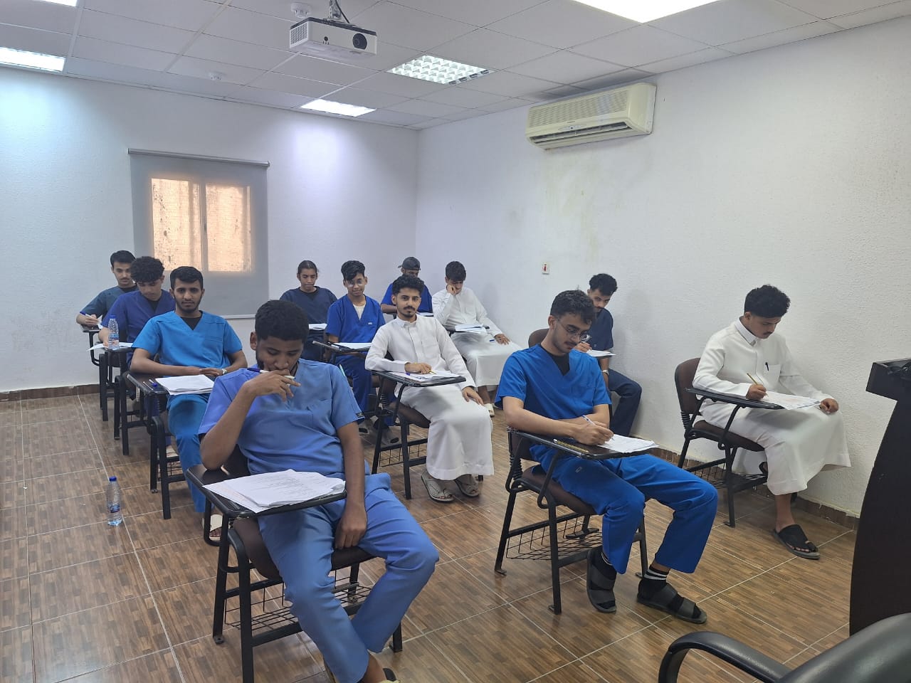 طلبة كلية العلوم الصحية بالليث يؤدون اختبارات الفصل الدراسي الثاني للعام الجامعي 1447هـ