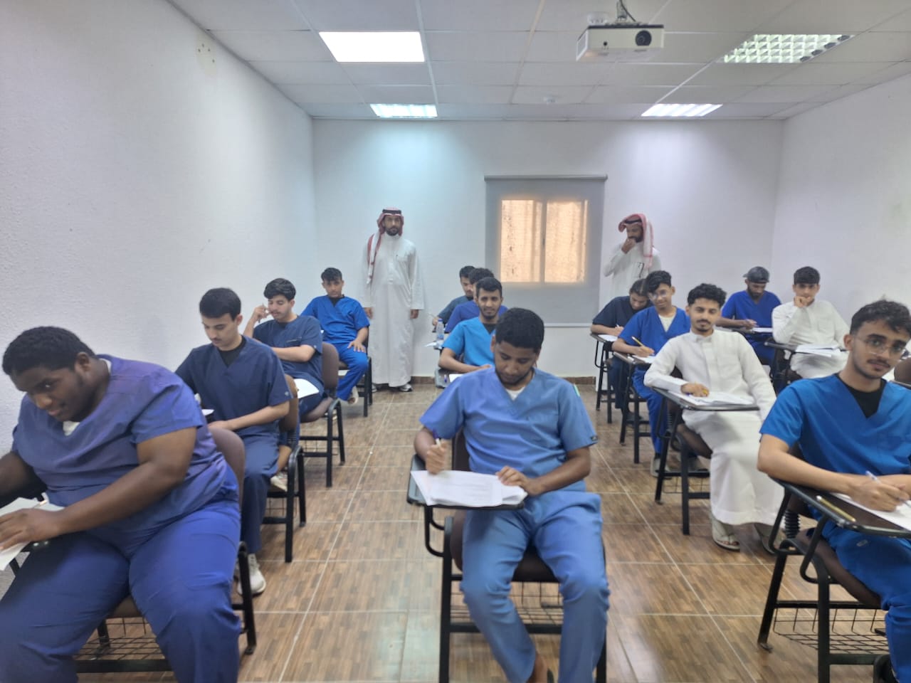 طلبة كلية العلوم الصحية بالليث يؤدون اختبارات الفصل الدراسي الثاني للعام الجامعي 1447هـ