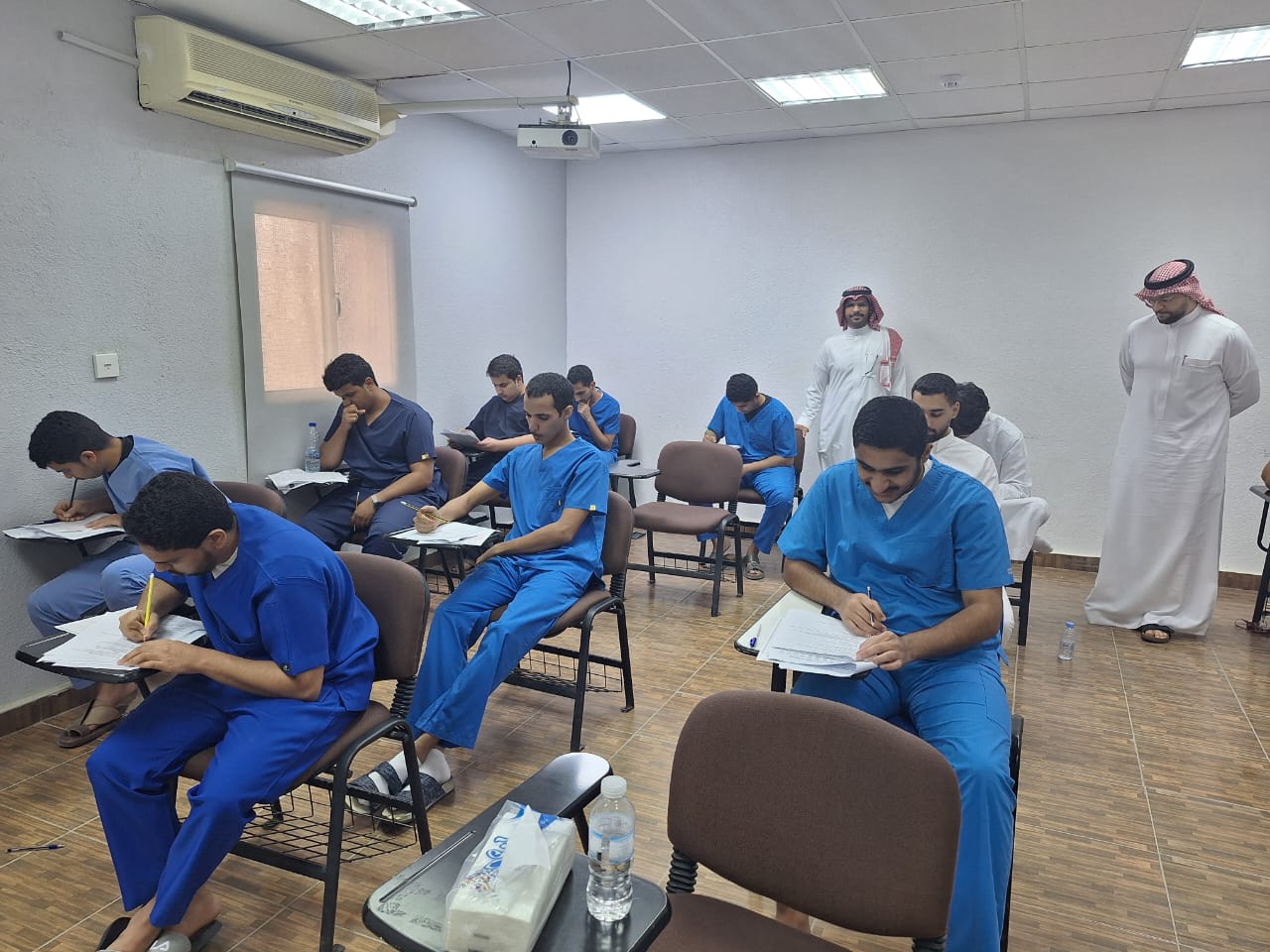 طلبة كلية العلوم الصحية بالليث يؤدون اختبارات الفصل الدراسي الثاني للعام الجامعي 1447هـ