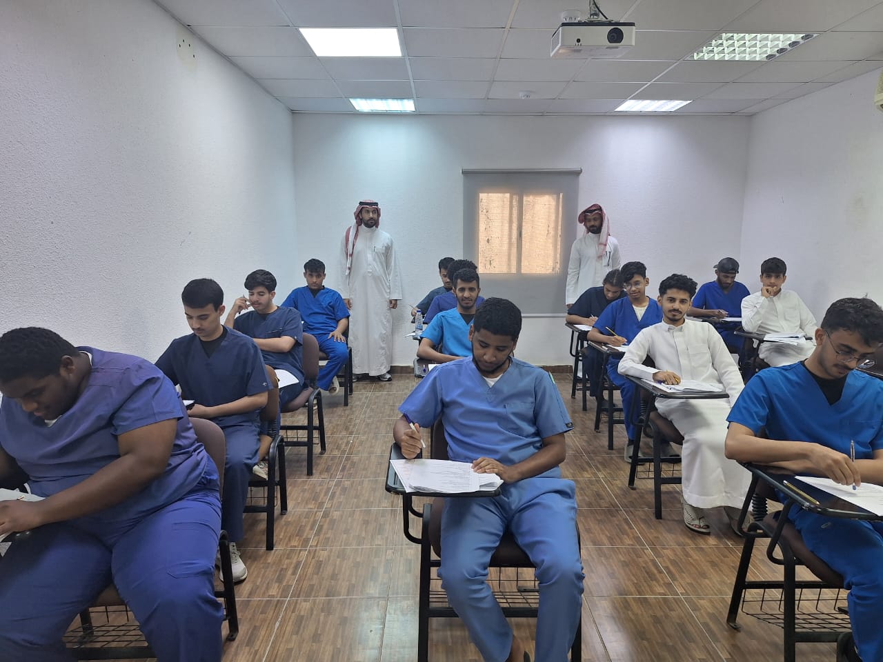 طلبة كلية العلوم الصحية بالليث يؤدون اختبارات الفصل الدراسي الثاني للعام الجامعي 1447هـ