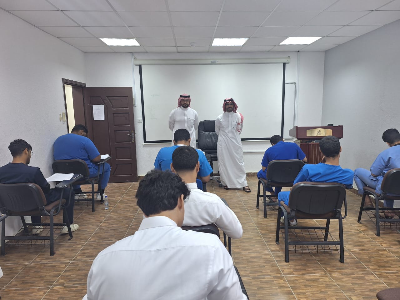 طلبة كلية العلوم الصحية بالليث يؤدون اختبارات الفصل الدراسي الثاني للعام الجامعي 1447هـ