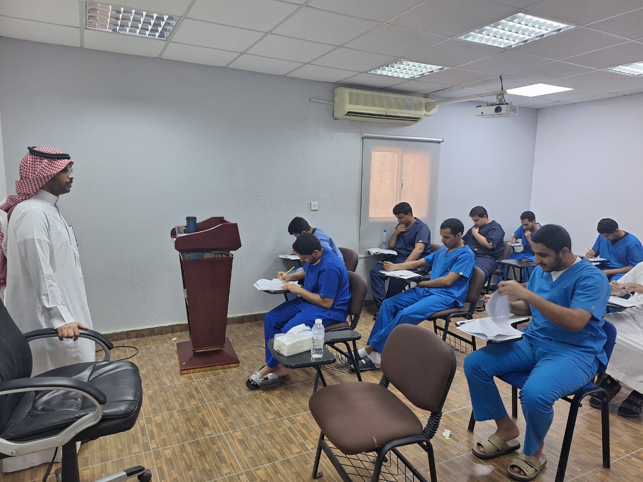طلبة كلية العلوم الصحية بالليث يؤدون اختبارات الفصل الدراسي الثاني للعام الجامعي 1447هـ