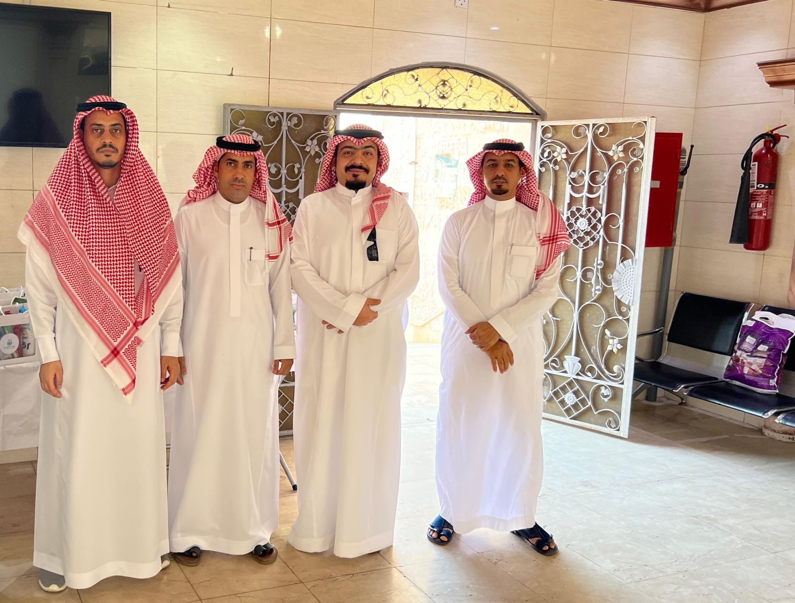 الكلية الجامعية بالليث تنفذ مبادرة إنسانية في اليوم العالمي للتطوع.