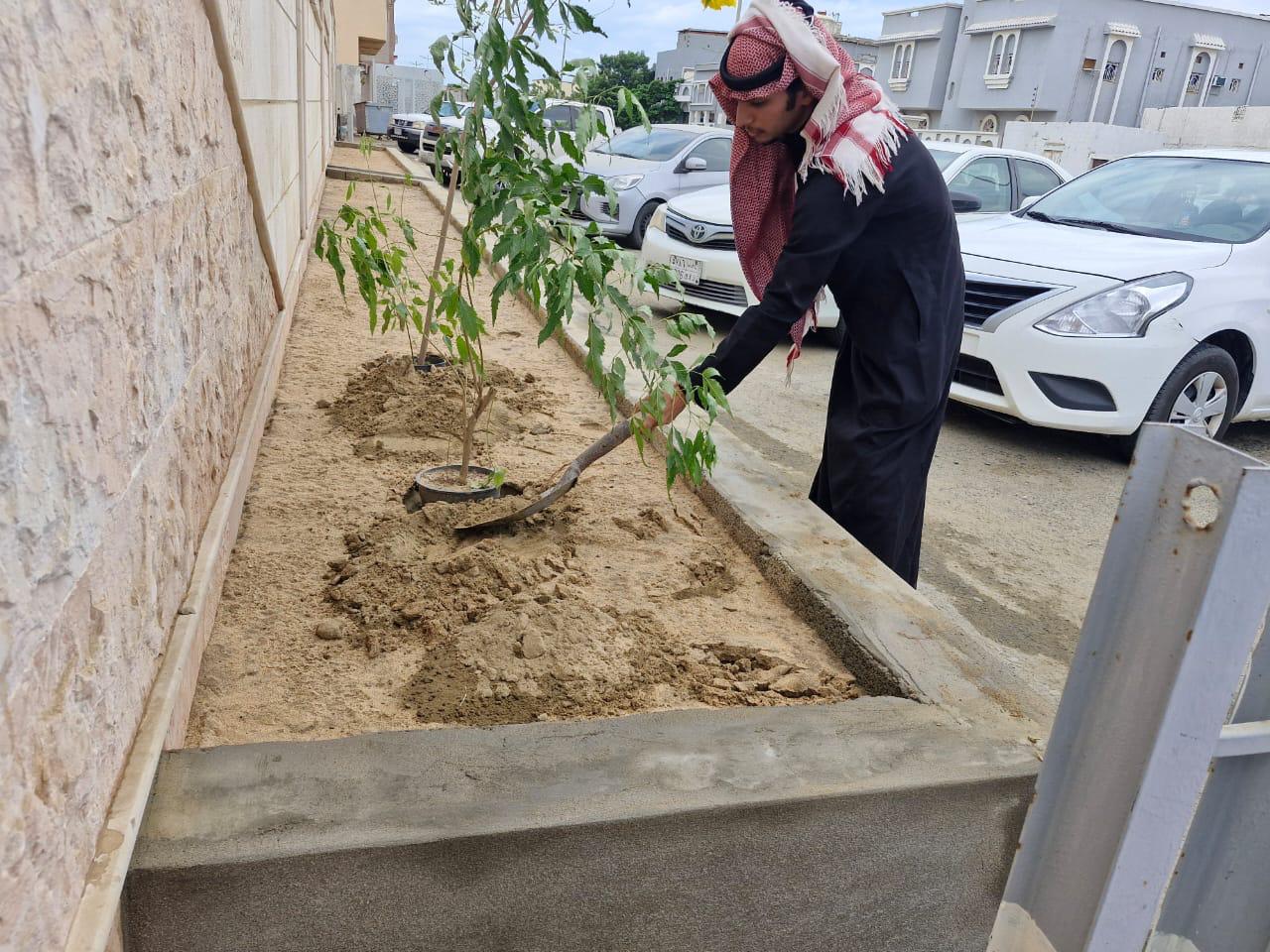 الكلية الجامعية بالليث تنظم مبادرة التشجير بالتعاون مع فرع وزارة البيئة والمياه بالمحافظة.