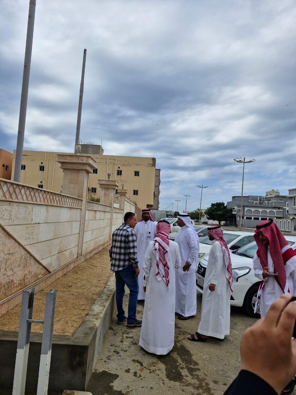 الكلية الجامعية بالليث تنظم مبادرة التشجير بالتعاون مع فرع وزارة البيئة والمياه بالمحافظة.