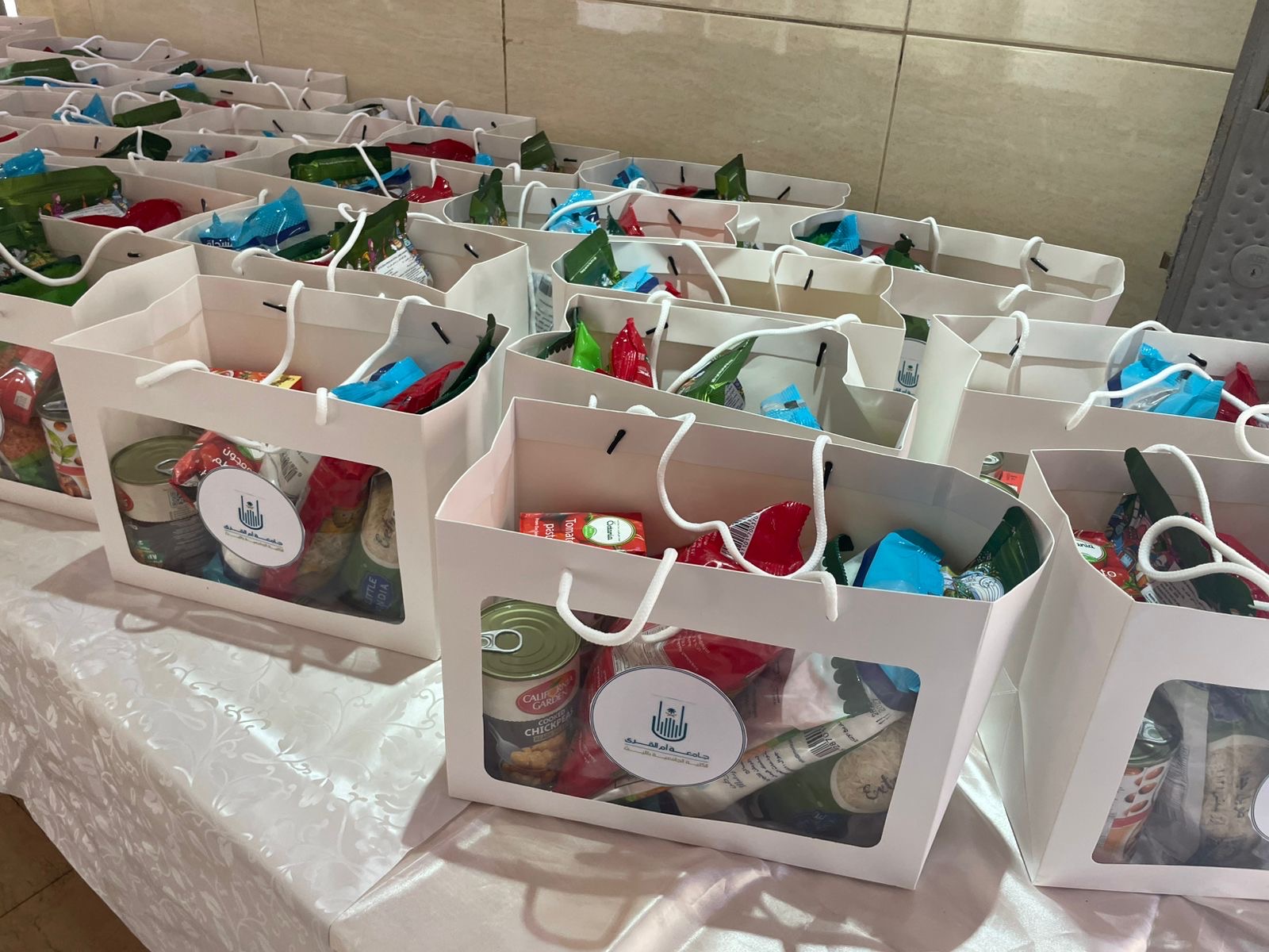 الكلية الجامعية بالليث تنفذ مبادرة إنسانية في اليوم العالمي للتطوع.