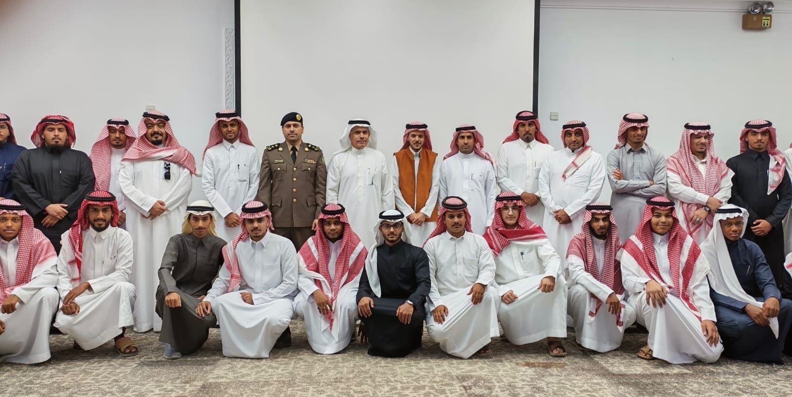 الكلية تستضيف مدير مكافحة المخدرات في محاضرة توعوية.
