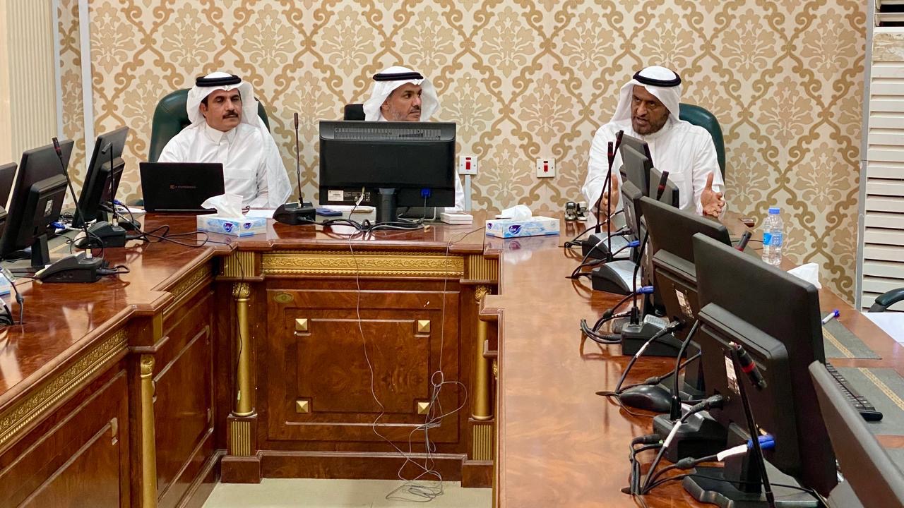 الرئيس التنفيذي للكلية التطبيقية المشرف على وحدة التوعية الفكرية يلتقي قيادات الكليات.