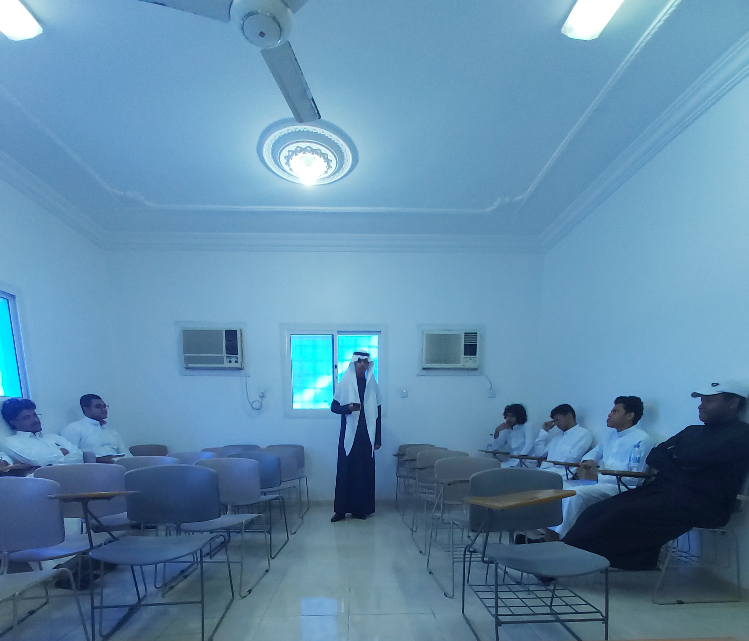 يقيم قسم اللغة الإنجليزية البرنامج التدريبي للتحدث باللغة الإنجليزية بطلاقة لطلابه المستجدين