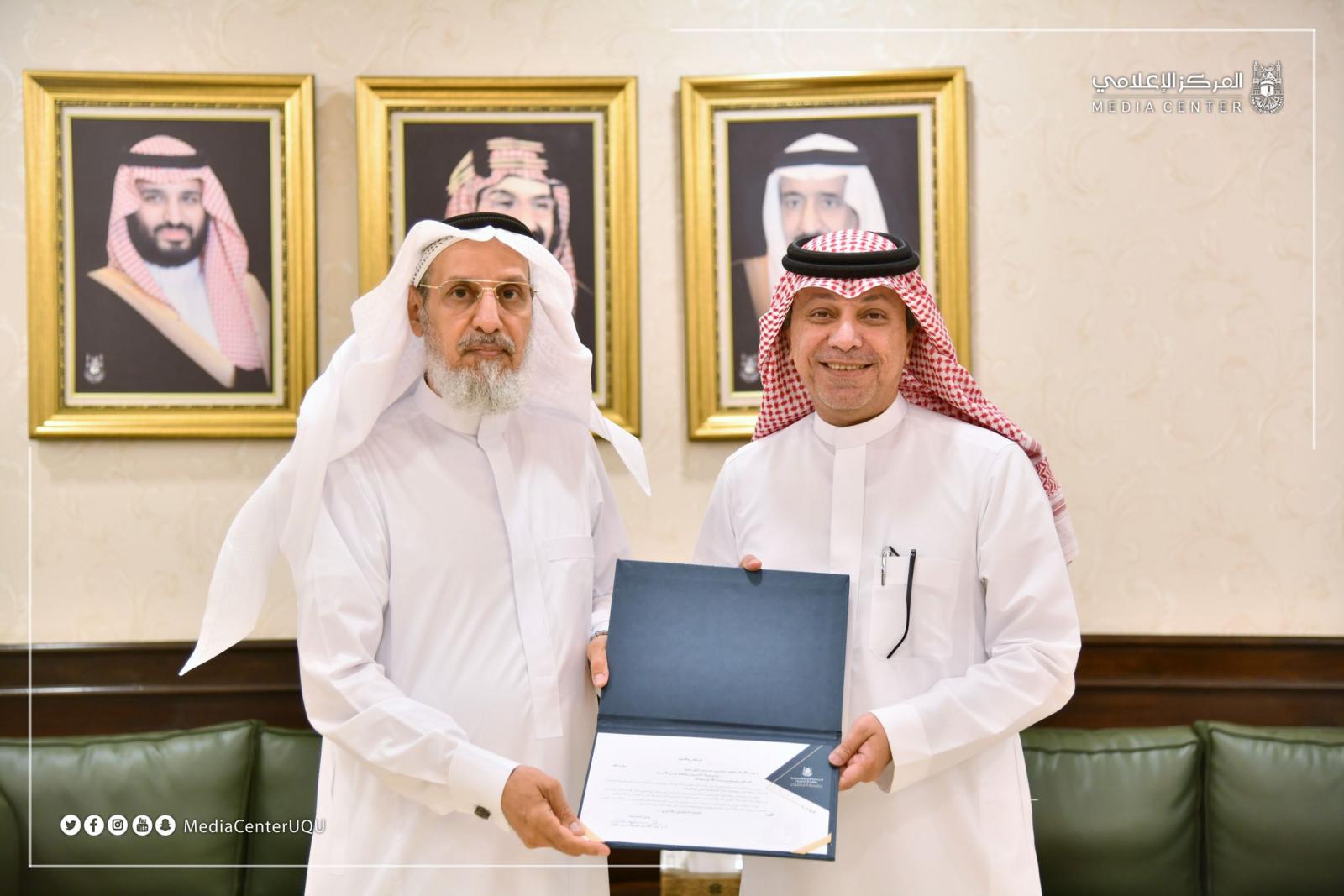 معالي مدير الجامعة يكرم الدكتور مازن خيرو المركز الإعلامي الإدارة العامة للاتصال المؤسسي جامعة أم القرى