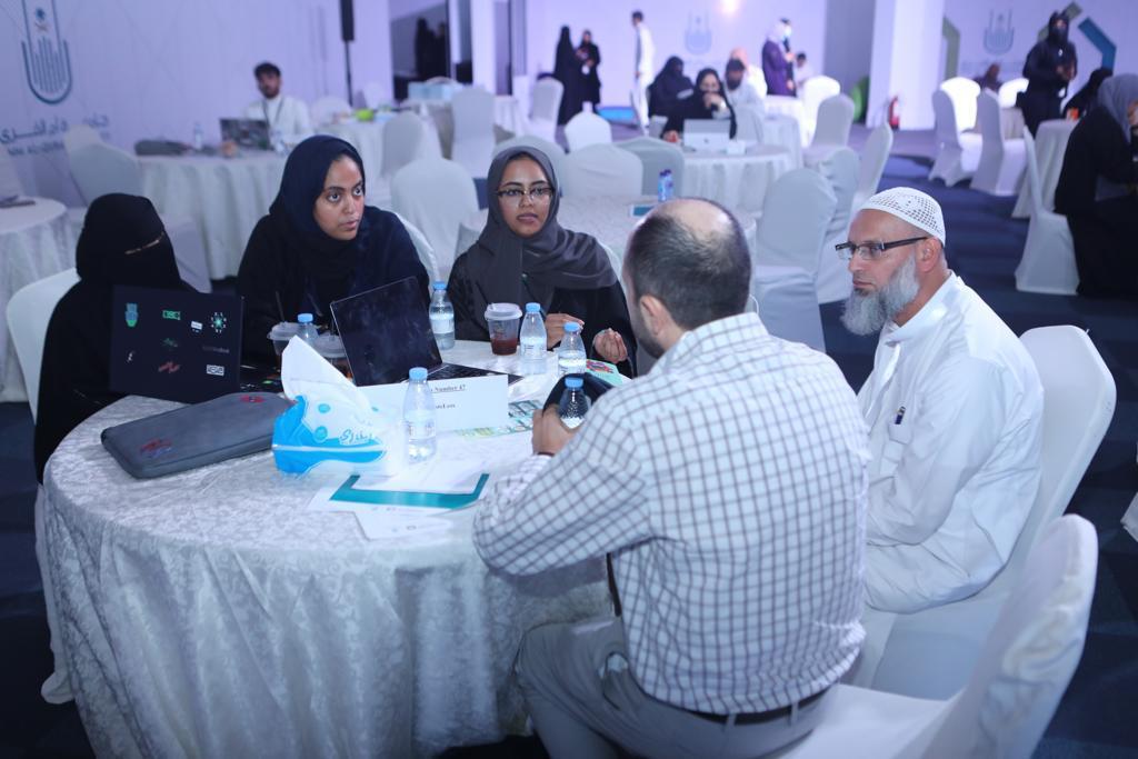 ملتقى المهنة والابتكار يقود خريجي جامعة أمِّ القُرى لسوق العمل