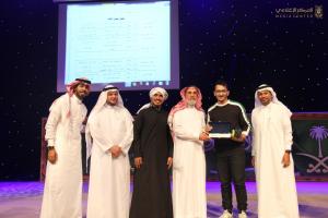 The UQU President Handed out Prizes for the Winners of the 10th Scientific Forum