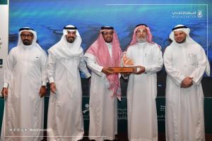 مدير جامعة أم القرى يتوج الفائزين بجائزة (التعلم الإلكتروني)