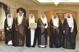 Prince of Makkah and His Deputy Receive the Certificate and Report on Umm Al-Qura University Attaining Institutional Accreditation