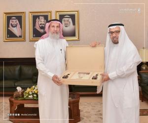 The Two Presidents of Umm Al-Qura University and King Faisal University Discuss the Development of Bilateral Cooperation in Various Fields