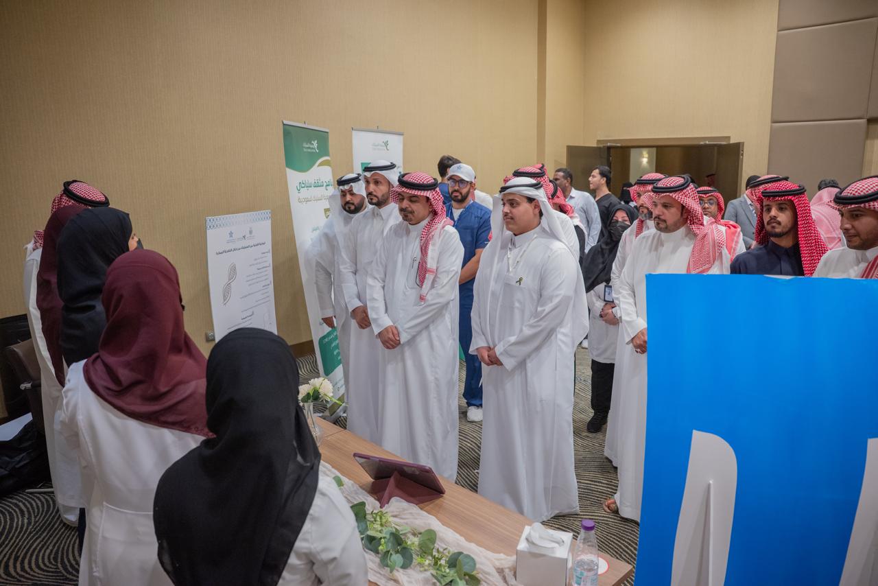 كلية الصحة العامة تشارك بركن توعوي بالتعاون مع التجمع الصحي وجمعية السيلياك