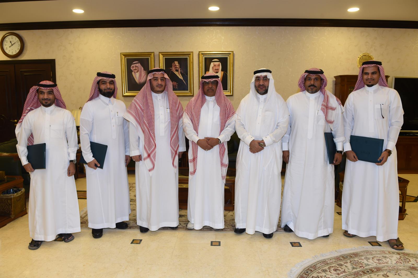 معالي مدير الجامعة يكر م رئيس ومنسوبي قسم الترقيات إدارة العلاقات العامة الإدارة العامة للاتصال المؤسسي جامعة أم القرى