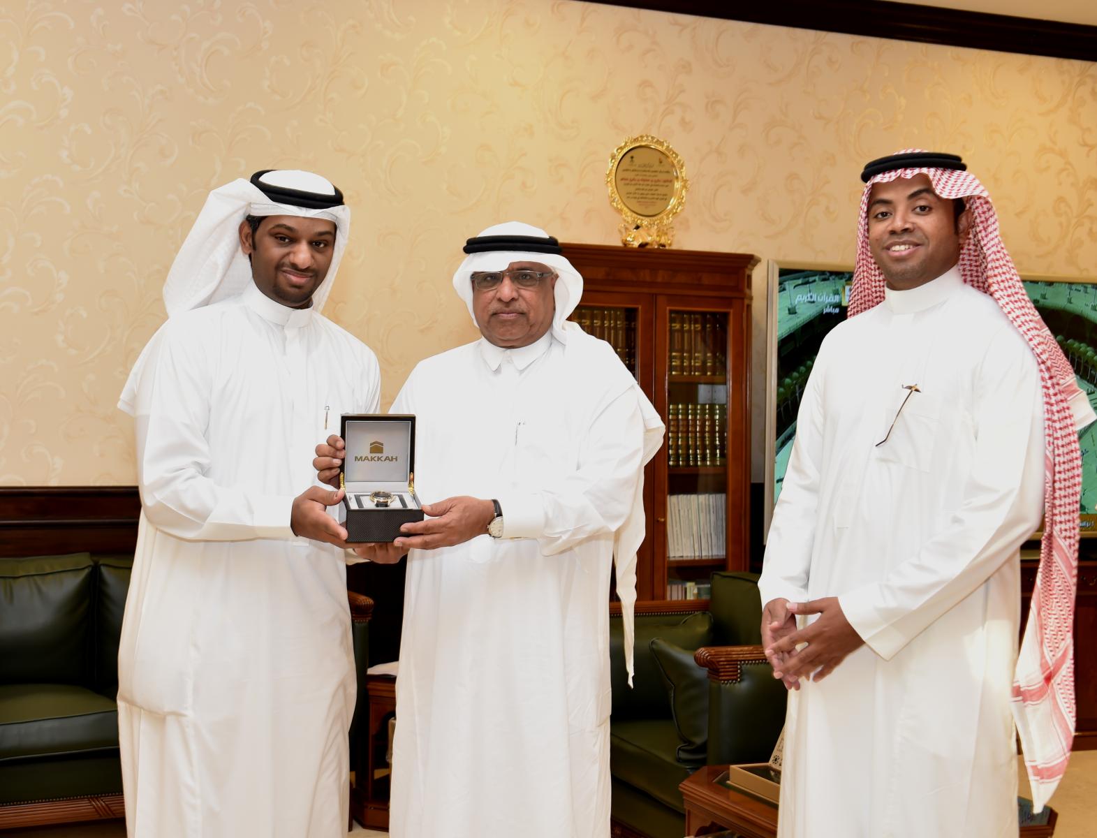 معالي مدير الجامعة يكرِّم الجهات المشاركة في إجراءات القبول