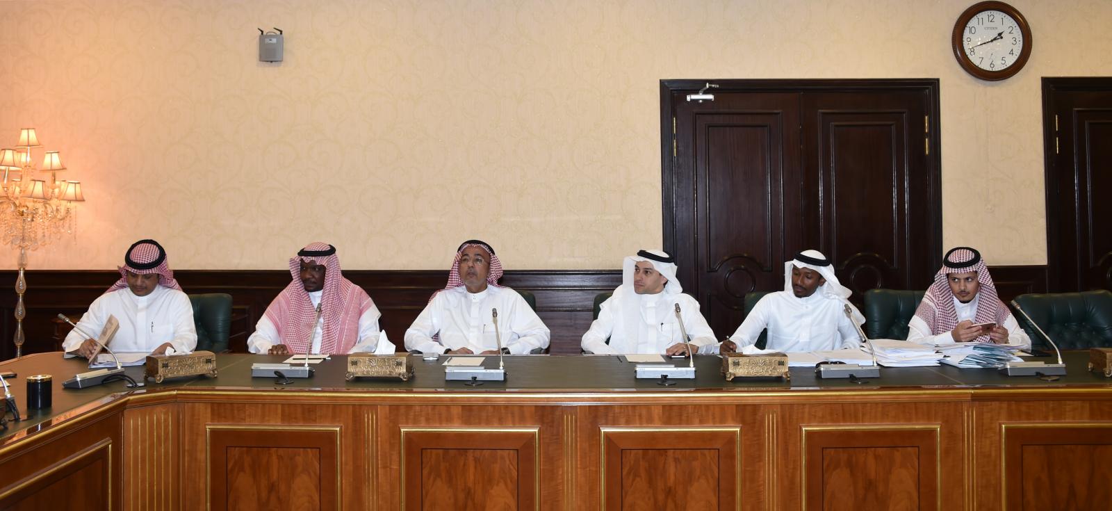 معالي مدير الجامعة يترأَّس الاجتماع الأول للجنة التأسيسية للاستثمارات