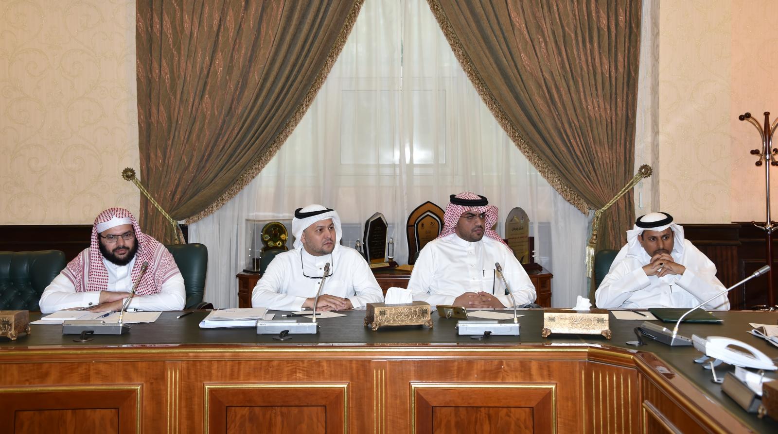 معالي مدير الجامعة يترأَّس الاجتماع الأول للجنة التأسيسية للاستثمارات