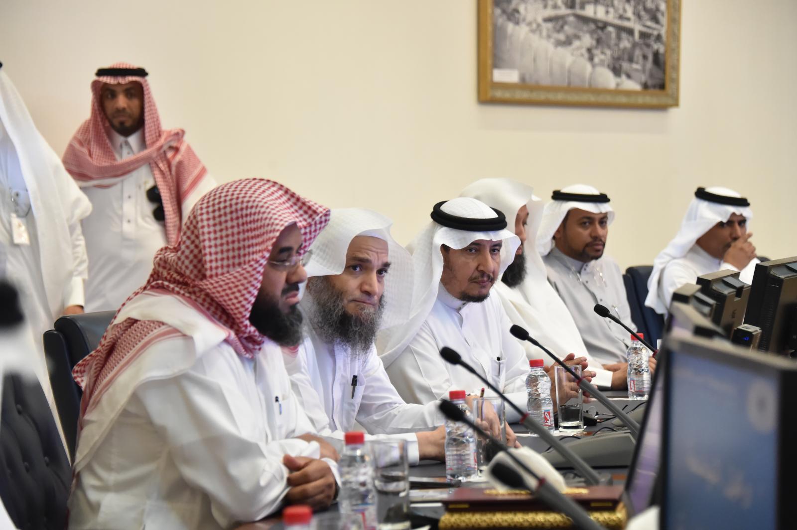 UQU President Presides over the Meeting of the University Higher Advisory Committee 