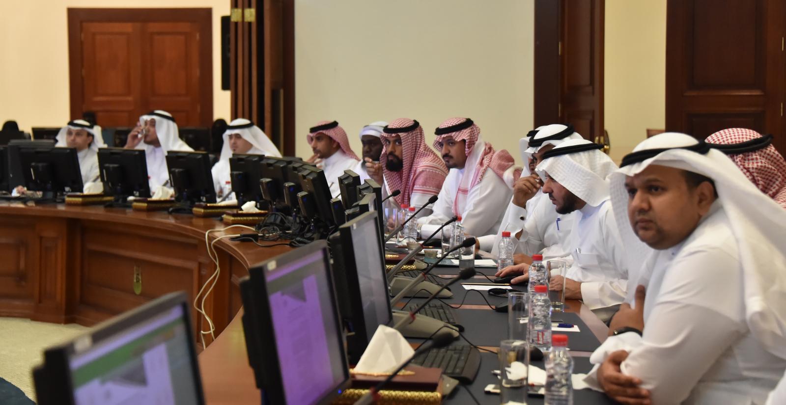UQU President Presides over the Meeting of the University Higher Advisory Committee 