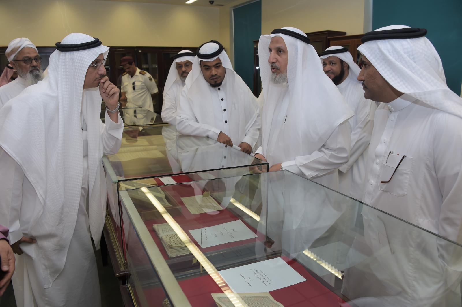معالي مدير الجامعة يطلق فعاليات (يوم المخطوط العربي) بمكتبة الملك عبدالله الجامعية