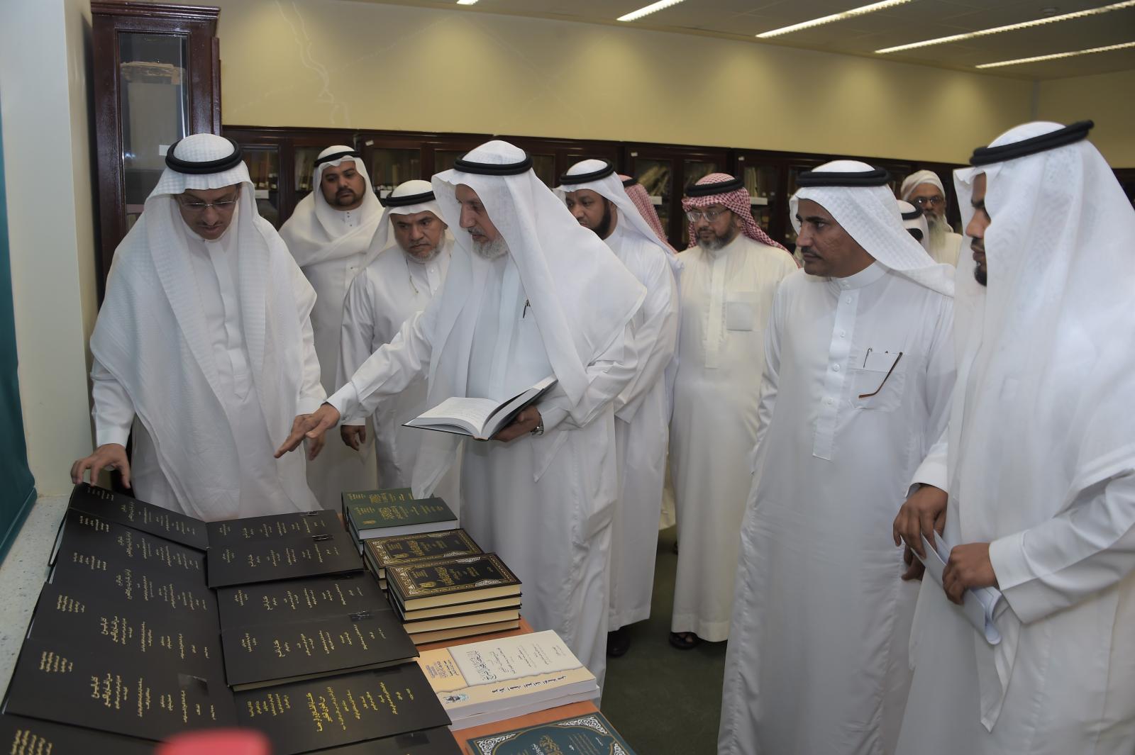 معالي مدير الجامعة يطلق فعاليات (يوم المخطوط العربي) بمكتبة الملك عبدالله الجامعية