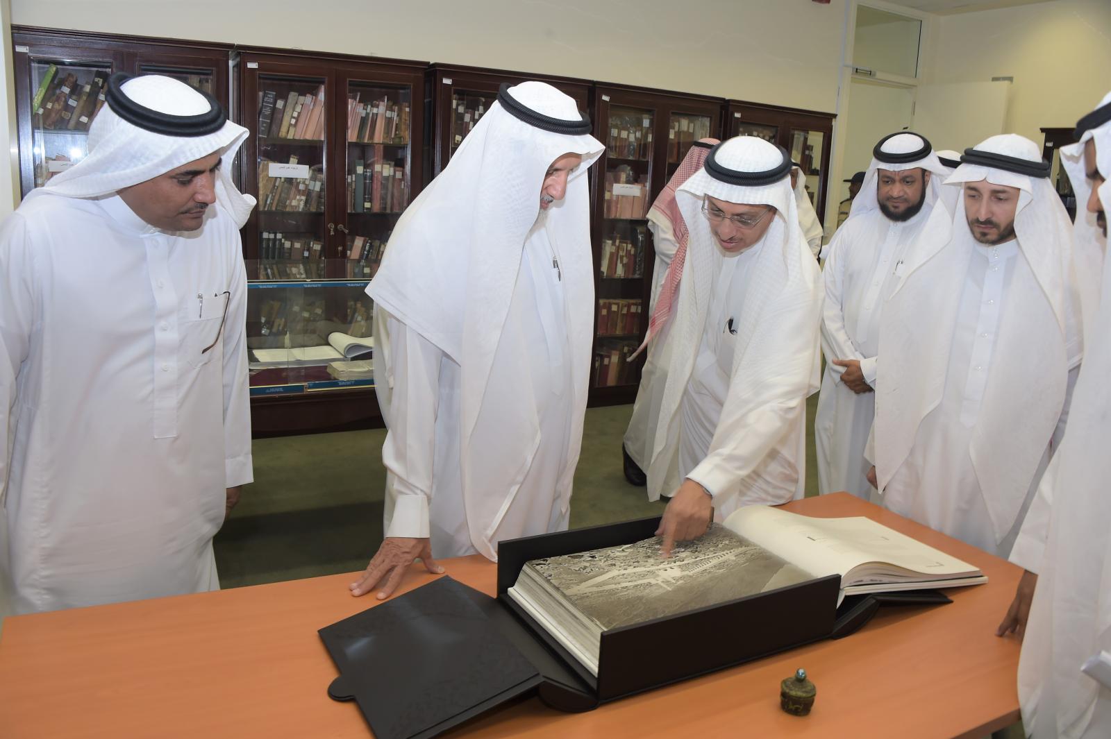 معالي مدير الجامعة يطلق فعاليات (يوم المخطوط العربي) بمكتبة الملك عبدالله الجامعية