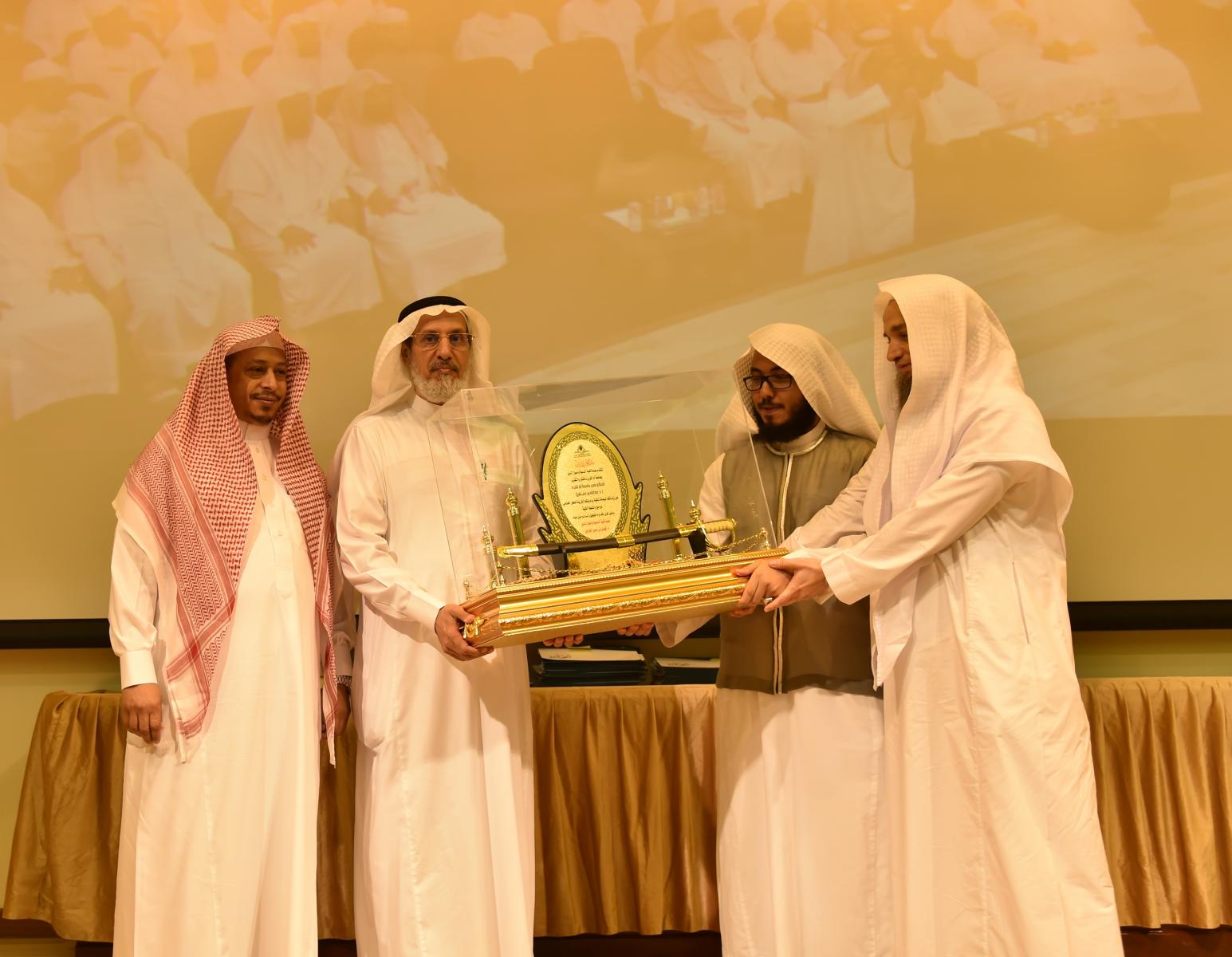 برعاية معالي مدير الجامعة كلية الدعوة وأصول الدين تختتم برامجها وأنشطتها