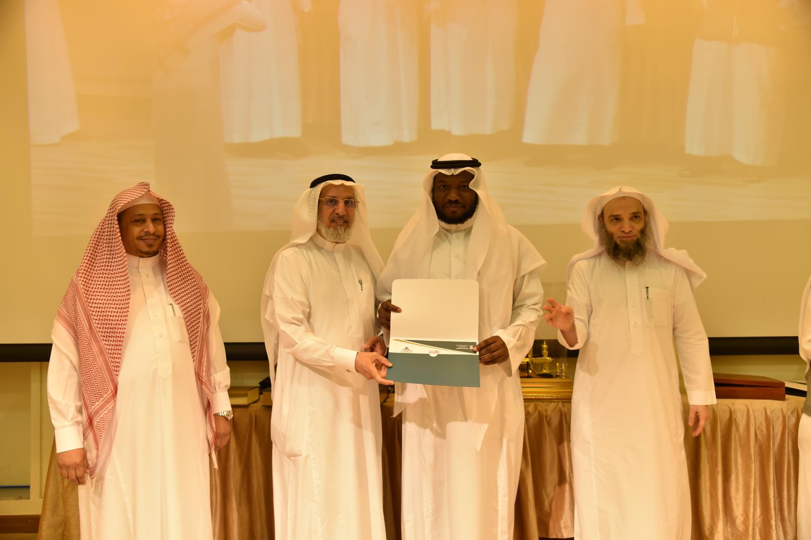 برعاية معالي مدير الجامعة كلية الدعوة وأصول الدين تختتم برامجها وأنشطتها