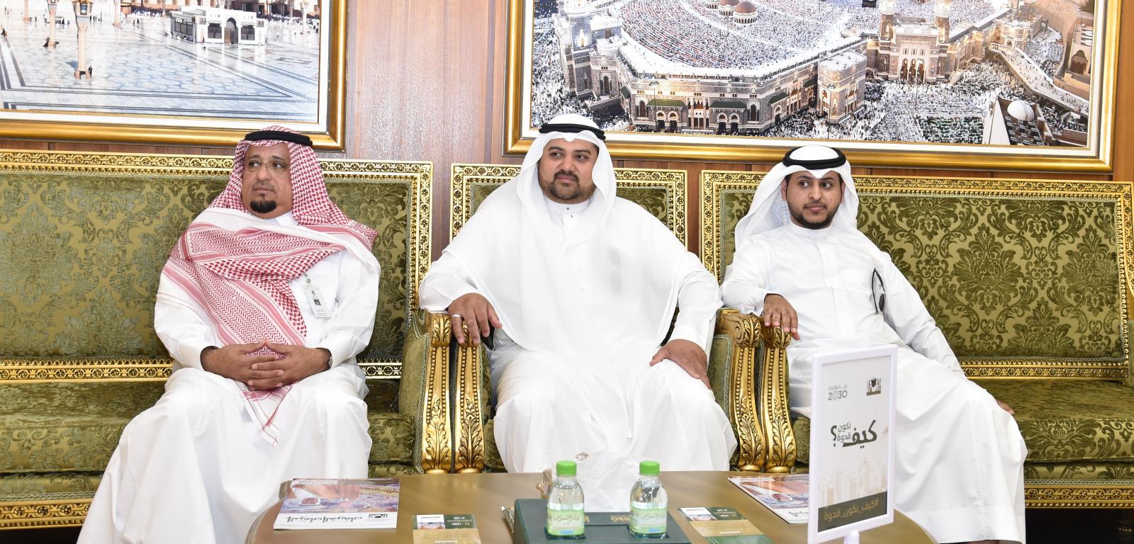 معالي الرئيس العام لشؤون الحرمين يستقبل معالي مدير الجامعة ويهنئه بالثقة الملكية