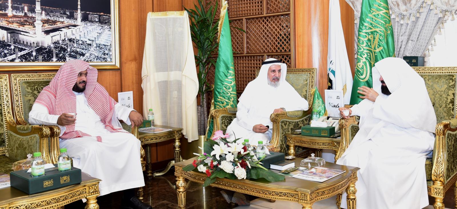 معالي الرئيس العام لشؤون الحرمين يستقبل معالي مدير الجامعة ويهنئه بالثقة الملكية