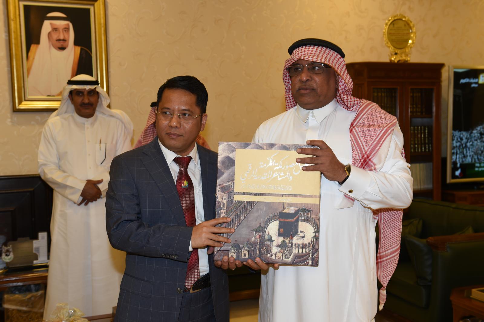 UQU President Receives Indonesian Deputy Minister of Religious Affairs for Education 